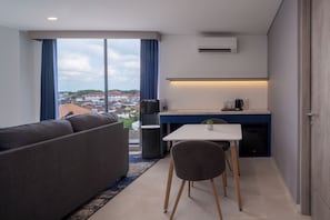 Rum (Suite) | Värdeförvaringsskåp på rummet, skrivbord, gratis wi-fi och sängkläder