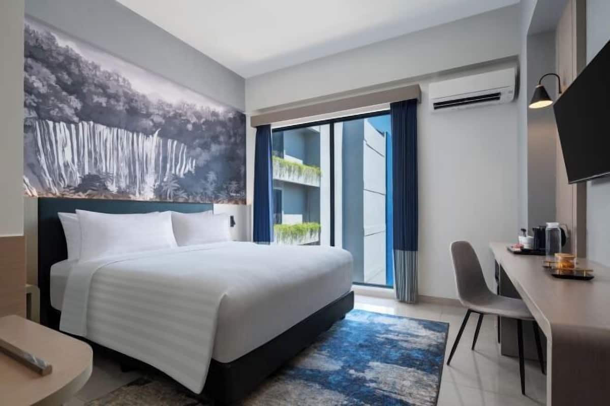 In-room safe, desk, free WiFi, bed sheets