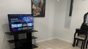 4 habitaciones, tabla de planchar con plancha y cuna de viaje