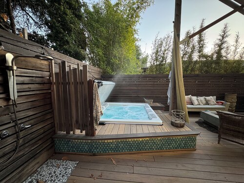 Charming 1-bedroom apartment in marvelous Santa Cruz with hot tub