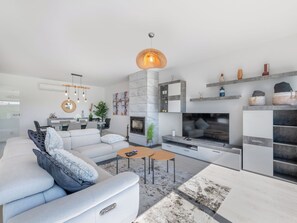 TV - Linda V3 Lote 67 - VIP Properties by Interhome (Albufeira)