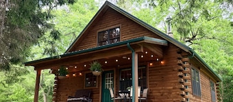 Timber Haven - Serene year-round log home getaway with gas fireplace, HVAC, WiFi