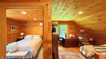3 bedrooms, desk, iron/ironing board, WiFi (free)