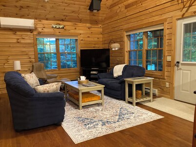 Timber Haven - Serene log home getaway with AC, Wi-Fi in NY Finger Lakes