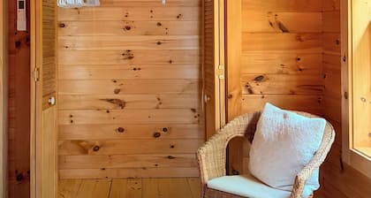 Timber Haven - Serene getaway-Fireplace, air conditioning, fire pit, grill, WiFi