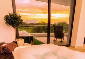 Interior - Vista Zen | Jacuzzi, Golf Views & Workspace – Tran (Bavaro)
