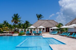 Pool - Vista Zen | Jacuzzi, Golf Views & Workspace – Tran (Bavaro)