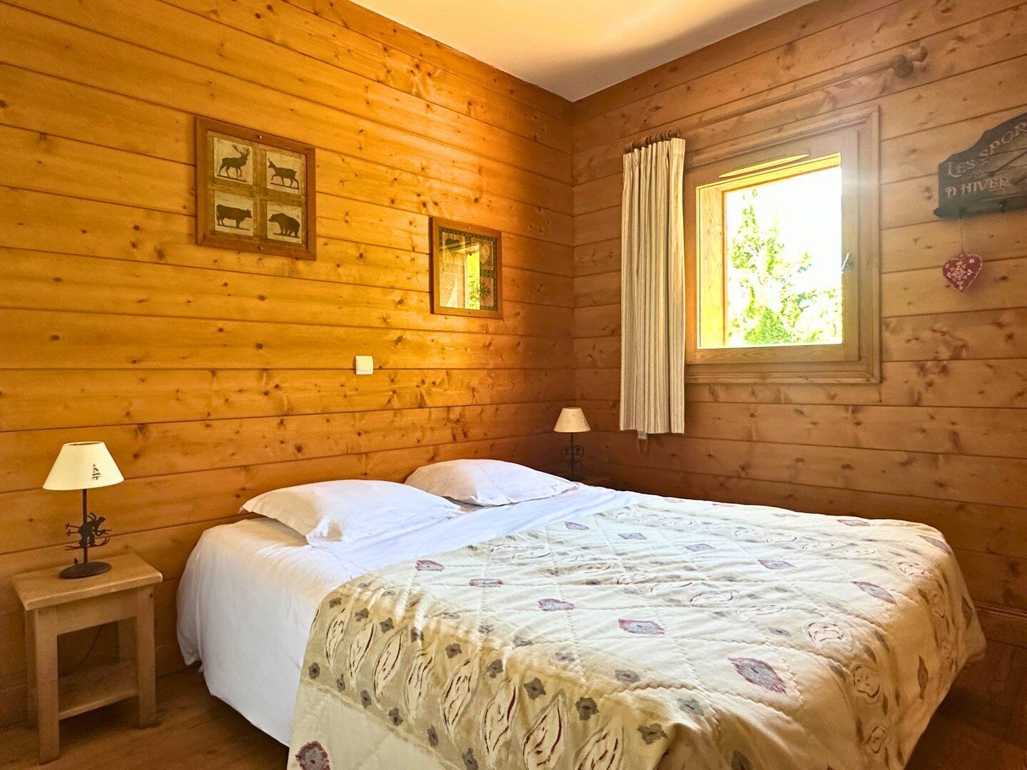 2 bedrooms, iron/ironing board, internet, bed sheets