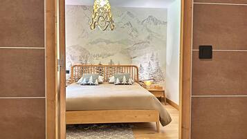 2 habitaciones, escritorio, tabla de planchar con plancha y wifi