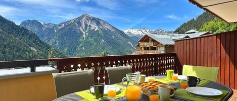 تناول الطعام بالخارج