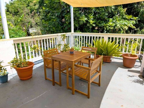 Sunny studio with deck in Esperanza