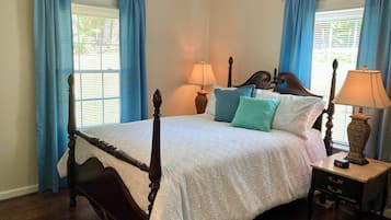 3 bedrooms, iron/ironing board, WiFi, bed sheets