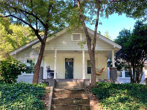 Ivy Cottage - Charming 3-bedroom country cottage in beautiful Dacusville area