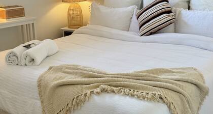 Palacete Beach - King Studio Suite - Escape by the pool