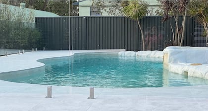 Charming bed & breakfast with AC, WiFi in beautiful Culburra Beach