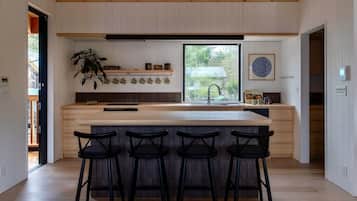 Chalet, 4 Bedrooms | Private kitchen | Electric kettle