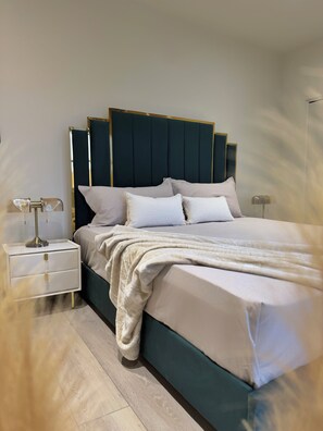 Iron/ironing board, WiFi, bed sheets