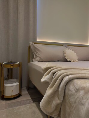3 bedrooms, iron/ironing board, WiFi, bed sheets