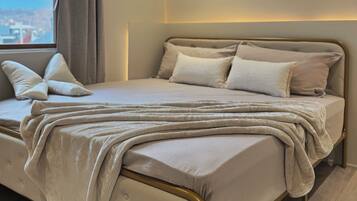 3 bedrooms, iron/ironing board, WiFi, bed sheets