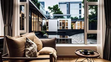 Luxe kamer, uitzicht op tuin | Een bureau, een laptopwerkplek, geluiddichte muren