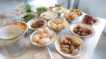 Free daily buffet breakfast