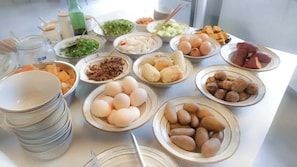 Free daily buffet breakfast