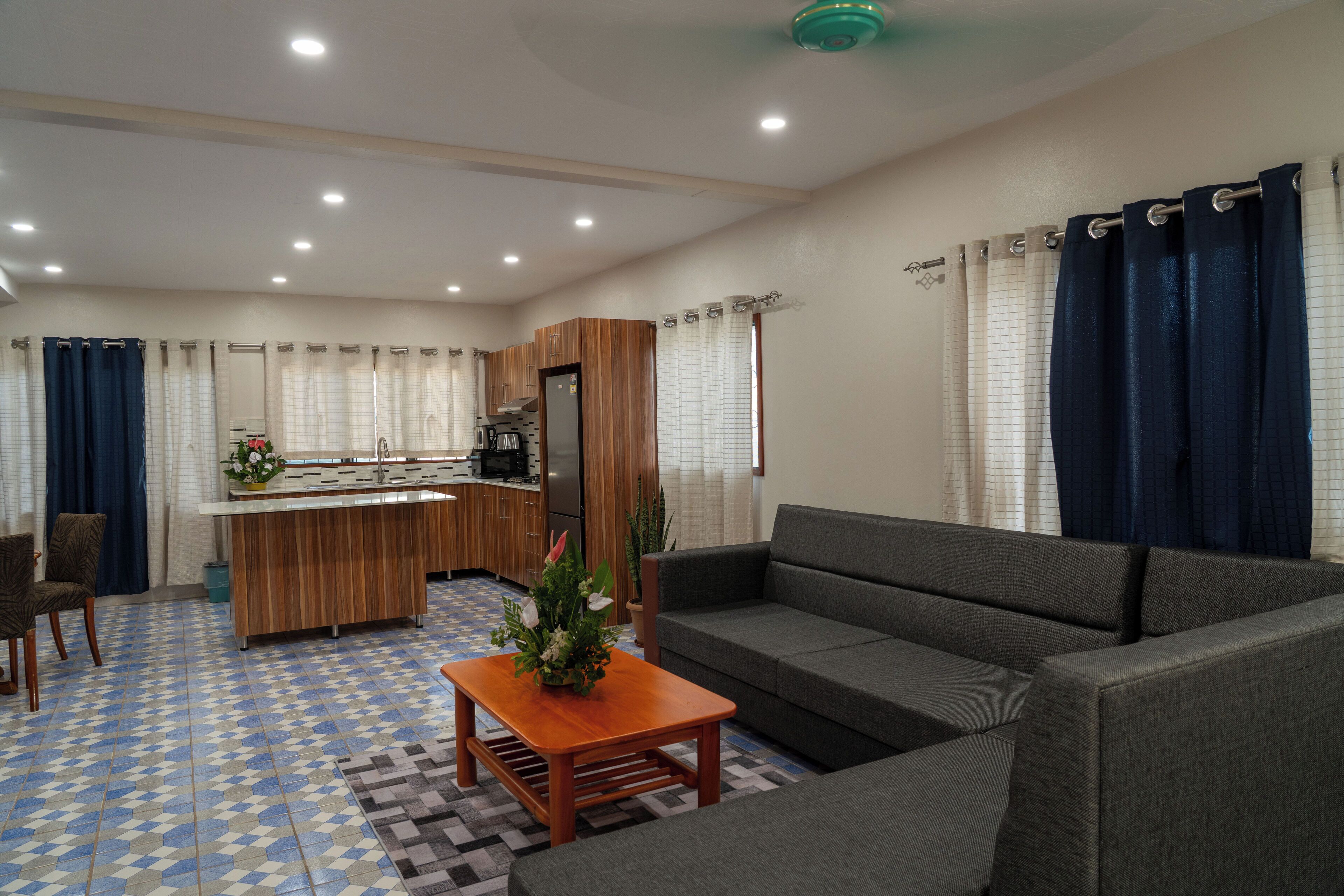 Vila Keluarga, 2 kamar tidur, pemandangan kebun | Brankas, meja kerja, tirai kedap cahaya, dan setrika/meja setrika