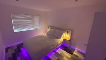 WiFi, bed sheets