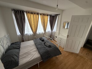 2 dormitorios, tabla de planchar con plancha, wifi y ropa de cama