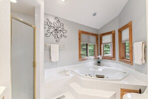 Hair dryer, towels - Ski-In Ski out on Skyway • Hot Tub • 4BR • Walk to Town (Breckenridge)