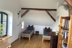 3 bedrooms, desk, free WiFi, bed sheets - Spacious vacation apartment near Cottbus, Spreewald and Lusatian Lakeland (Neuhausen/Spree)