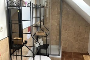 Shower, hair dryer, towels, soap - Spacious vacation apartment near Cottbus, Spreewald and Lusatian Lakeland (Neuhausen/Spree)