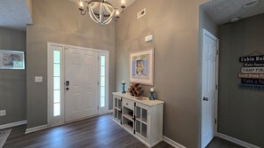 Interior - Waterfront on Lake Sinclair 4 bedroom 4bath Bring your boat or relax on the lake (Eatonton)