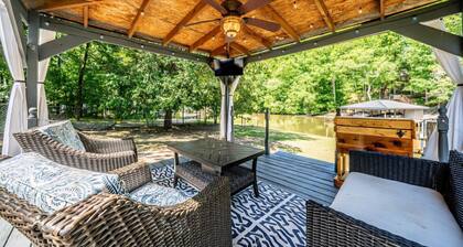 Waterfront on Lake Sinclair 4 bedroom 4bath Bring your boat or relax on the lake
