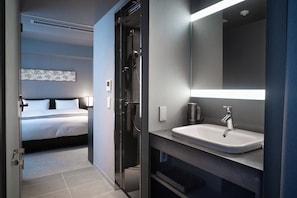 Gratis toalettartiklar, hårtork, tofflor och handdukar