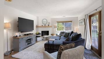 TV, fireplace, stereo