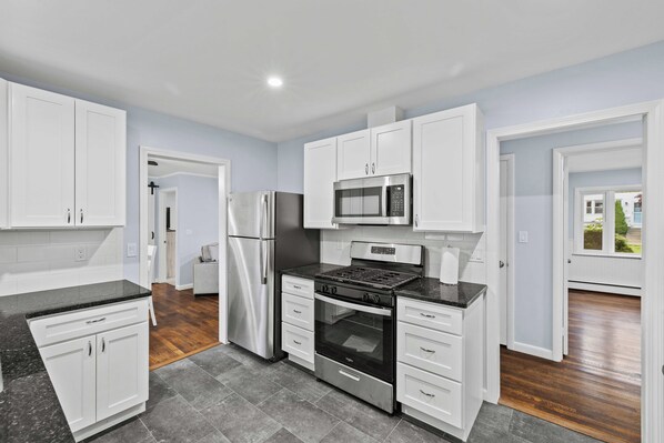 電子レンジ、オーブン、コンロ、食器洗い機