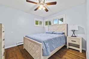 4 dormitoris, planxa i posts de planxar, wifi i roba de llit 