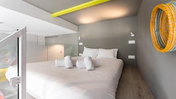 Iron/ironing board, internet, bed sheets
