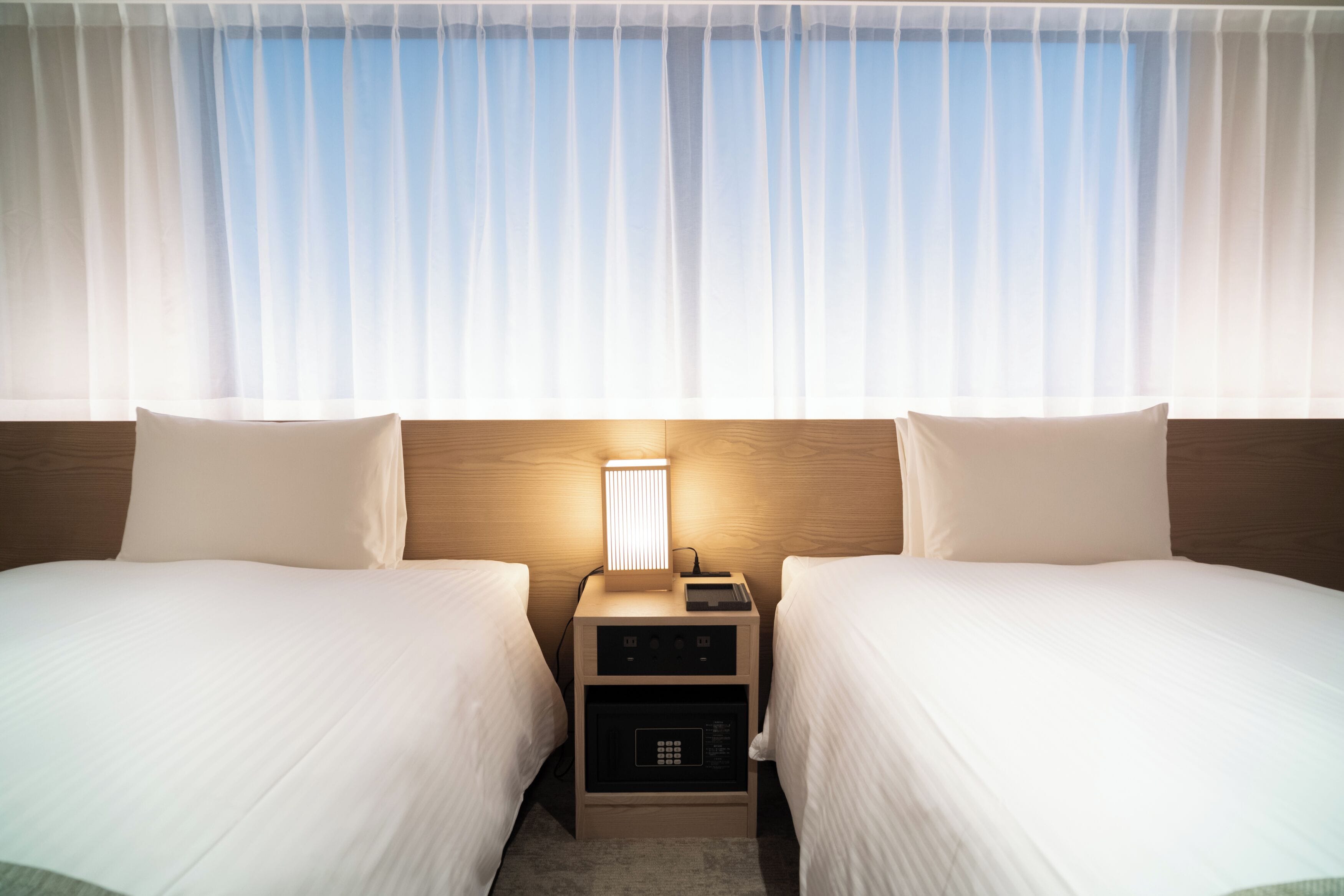 Caja de seguridad en la habitación, wifi gratis y ropa de cama 