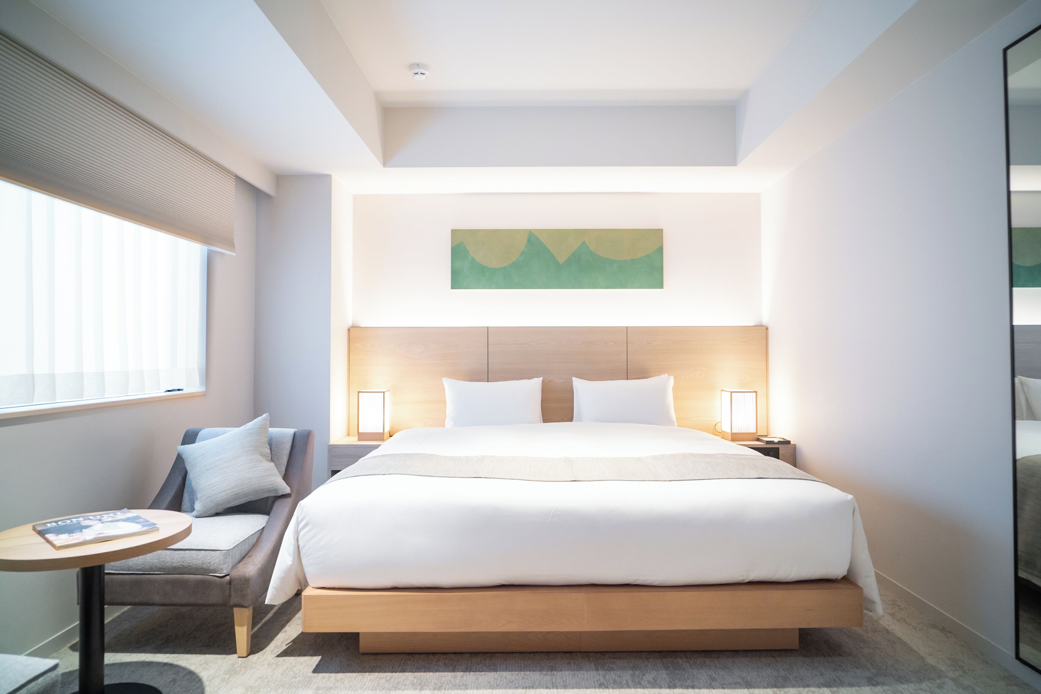In-room safe, cribs (free), WiFi (free), bed sheets