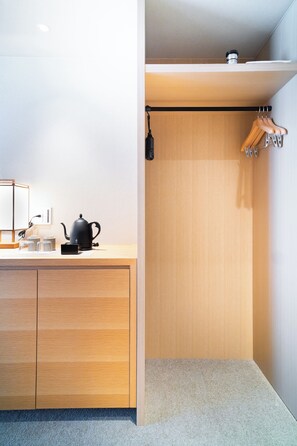 Deluxe kamer, 1 twee- of 2 eenpersoonsbedden | Donzen dekbedden, een kluis op de kamer, een bureau, een laptopwerkplek