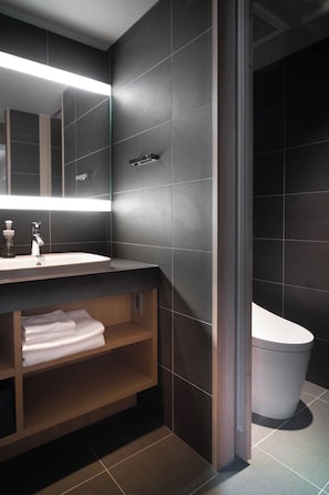 Executive Double or Twin Room | Bathroom | Shower, rainfall showerhead, free toiletries, hair dryer - KIORI Hotel Takakura (Kyoto)