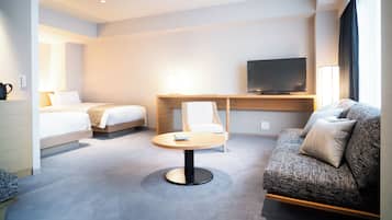 Family Studio Suite | Down comforters, in-room safe, blackout drapes, free WiFi