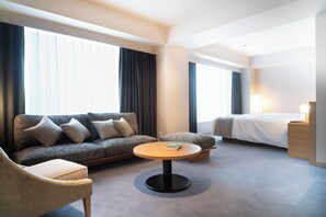 Perhestudiosviitti | Untuvapeitot, tallelokero huoneessa, pimennysverhot, ilmainen Wi-Fi