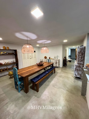 Basic Villa | Dining