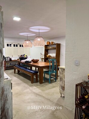 Basic Villa | Dining