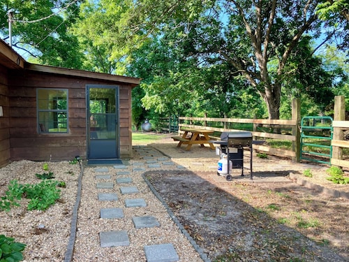 Pecan Hill - Charming 3-bedroom farmhouse in peaceful Mathiston