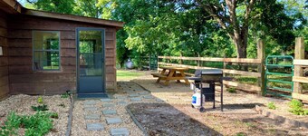 Pecan Hill - Charming 3-bedroom farmhouse in peaceful Mathiston