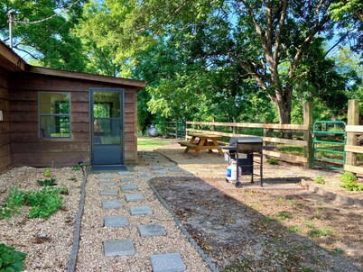Pecan Hill - Charming 3-bedroom farmhouse in peaceful Mathiston
